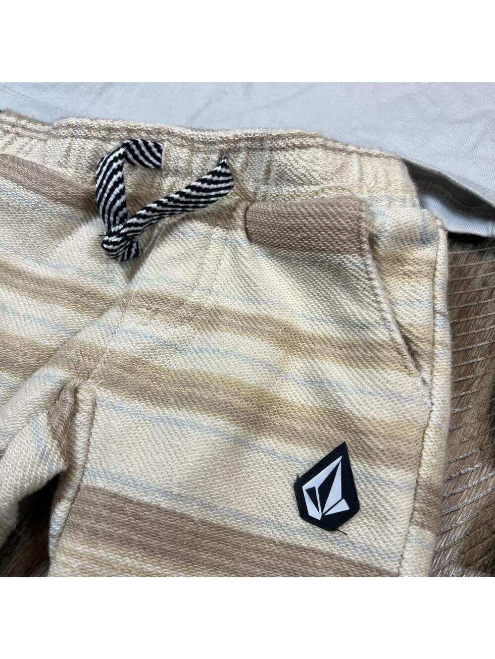 Baby Boy Volcom 3 Piece matching outfit - 12 M - Picture 3 of 9